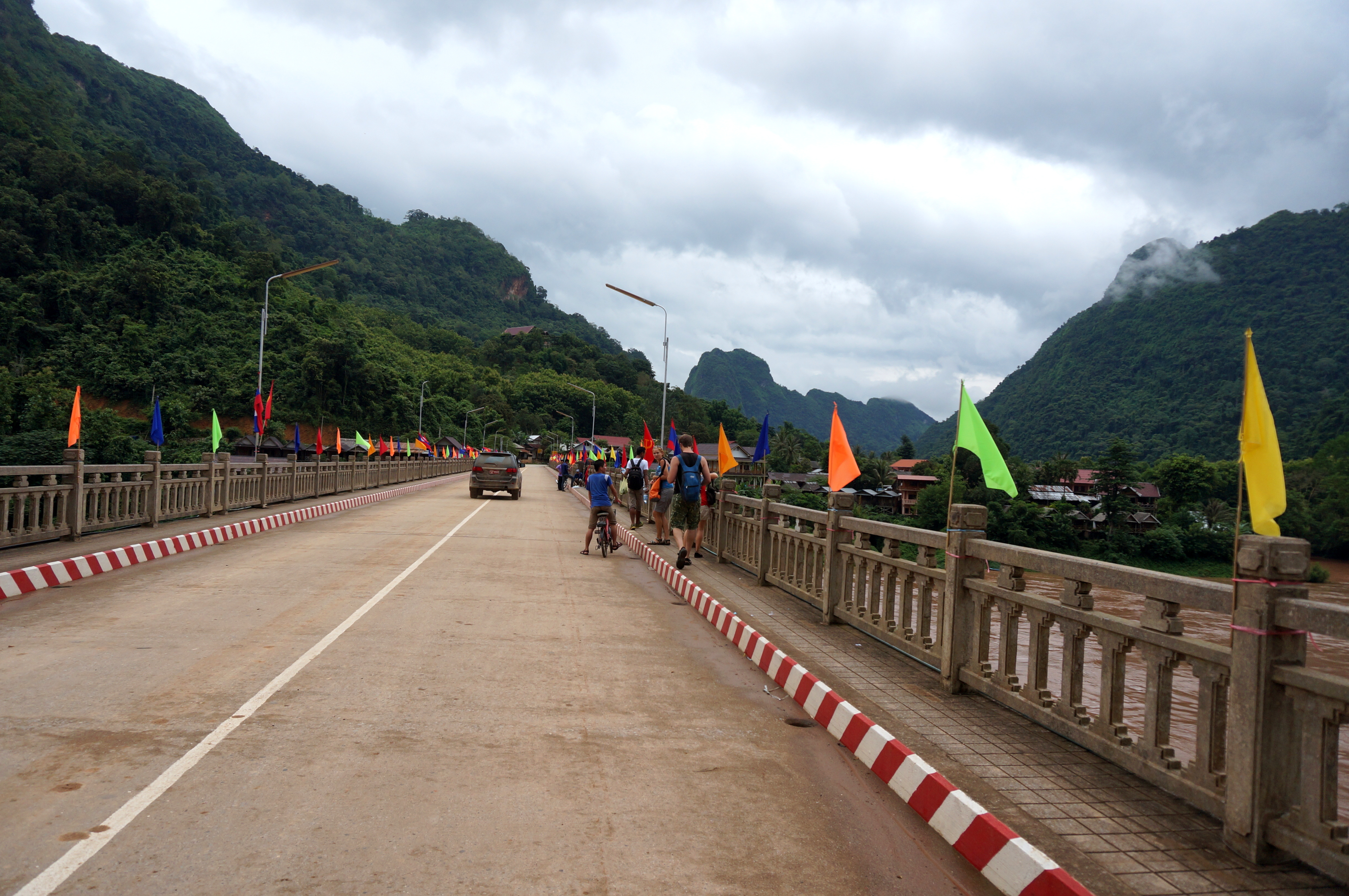 Nong Khiaw, 100 Waterfalls