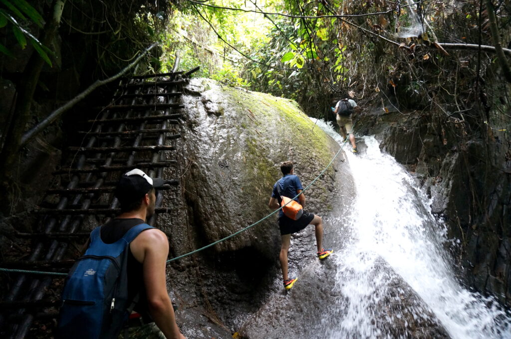 Nong Khiaw, 100 Waterfalls